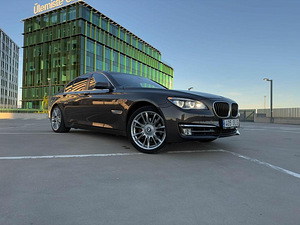 BMW 740 LCI Individual 3.0 230kW (5 foto / 15)