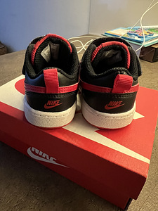 Nike (4 фото из 6)