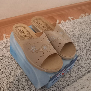Продам новые женские туфли 39 размера.