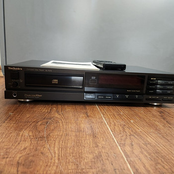 Technics SL-P212 Stereo Compact Disc Player 