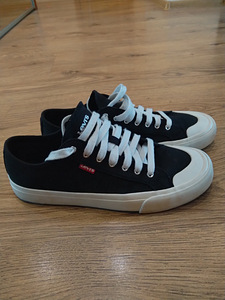 Ketsid LEVIS (1 foto / 3)