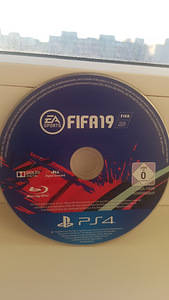 FIFA 19 (3 фото из 3)
