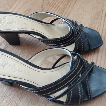 Nahast suvekingad (Clarks)