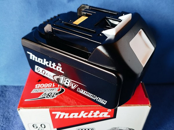 Makita aku