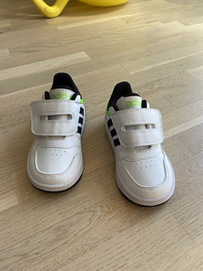 Новые кроссовки adidas 24 s. (1 фото из 4)