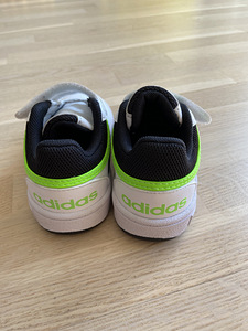 Новые кроссовки adidas 24 s. (2 фото из 4)