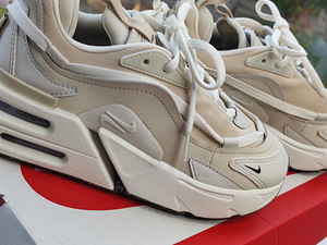 Продам новые кроссовки Nike (Размер 38 маломерят) (1 фото из 10)