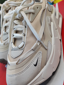 Продам новые кроссовки Nike (Размер 38 маломерят) (2 фото из 10)