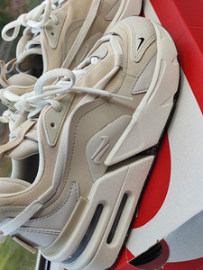 Продам новые кроссовки Nike (Размер 38 маломерят) (3 фото из 10)