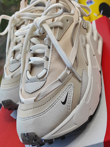 Продам новые кроссовки Nike (Размер 38 маломерят) (4 фото из 10)