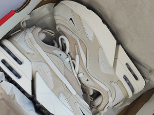 Продам новые кроссовки Nike (Размер 38 маломерят) (6 фото из 10)