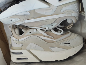 Продам новые кроссовки Nike (Размер 38 маломерят) (8 фото из 10)