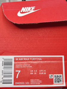 Продам новые кроссовки Nike (Размер 38 маломерят) (9 фото из 10)