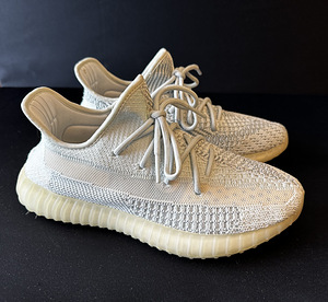 Yeezy Boost (2 foto / 3)