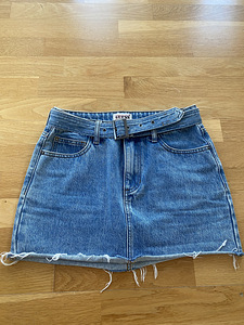 Guess джинсовую юбку (2 фото из 3)