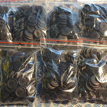 Uued nööbid 700 tk, must ja sinine, läbimõõt 2,8 mm