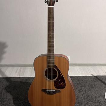 Müüa Yamaha kitarr