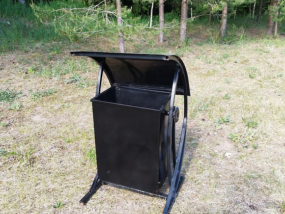 Уличная мусорная урна