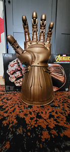 Avengers: Infinity War Marvel Legends Infinity Gauntlet (1 foto / 5)