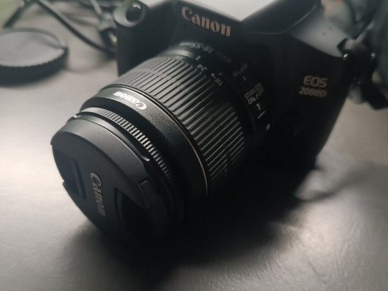 Продам CANON EOS2000D