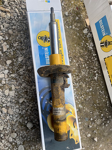 Передние амортизаторы Bilstein b8 (5 фото из 9)