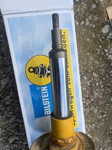 Передние амортизаторы Bilstein b8 (7 фото из 9)