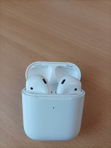 Air pods (2 foto / 4)