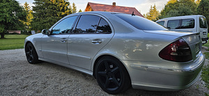 Mercedes-Benz E 320 Avantgarde 3.0 V6 CDI 165kW (2 foto / 9)
