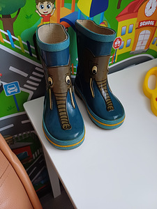 Детская обувь (3 фото из 3)