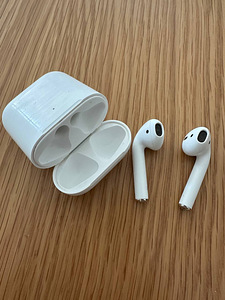 Apple AirPods 2 with Charging Case (1 foto / 1)