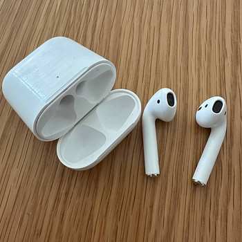 Apple AirPods 2 with Charging Case