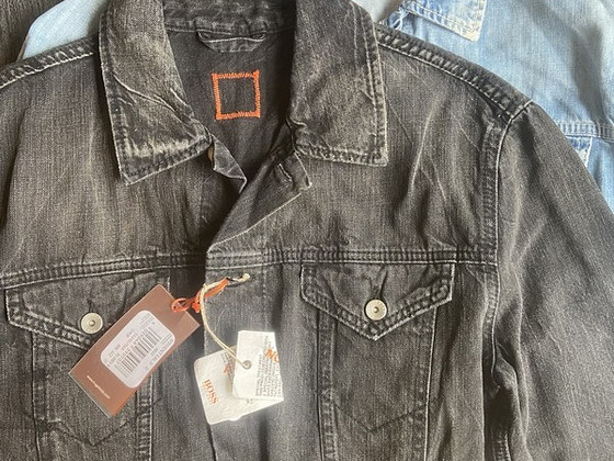 Hugo Boss teksatagi