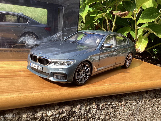 BMW 5 G30 1:18 Киошо