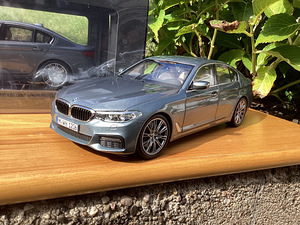 BMW 5 G30 1:18 Kyosho (1 foto / 10)