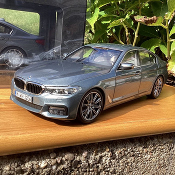 BMW 5 G30 1:18 Киошо