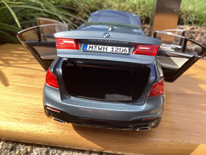 BMW 5 G30 1:18 Kyosho (6 foto / 10)