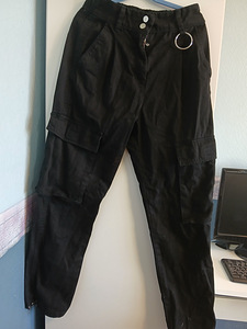 Naiste püksid bershka cargo suurus 34 (1 foto / 1)