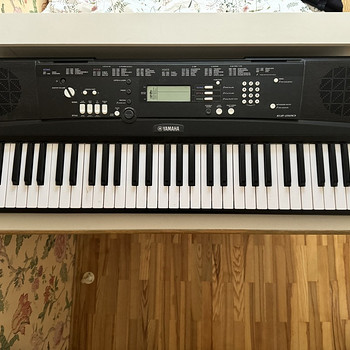 YAMAHA süntesaator
