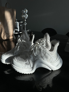 LV sneakers (1 foto / 3)