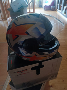 Продам мото шлемы. 180 evro (1 фото из 7)
