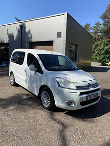 Autorent.Berlingo.Kärukonks.Vebasto puldiga (6 foto / 8)