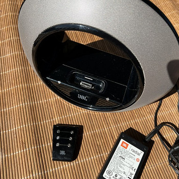 Музыкальная колонка JBL RADIAL