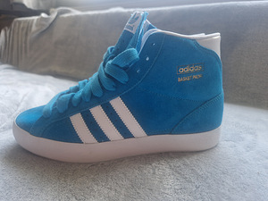 Adidas naiste vabaajajalatsid (5 foto / 5)