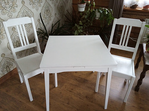 Restaureeritud laud toolidega (2 foto / 2)