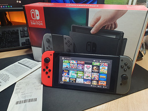 Nintendo Switch + 1tb microSD kaart (1 foto / 4)