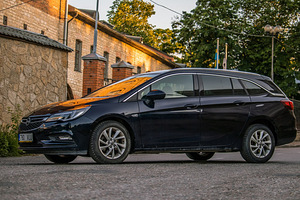 Opel Astra Sports Tourer+ (2 фото из 10)