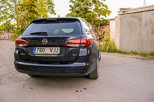 Opel Astra Sports Tourer+ (3 фото из 10)