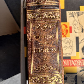 Продавать различные старые книги комплектом (коробкой).