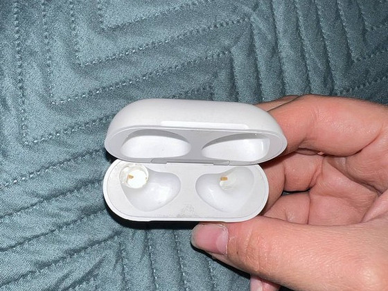 Кейс от Airpods 3 + левый наушник