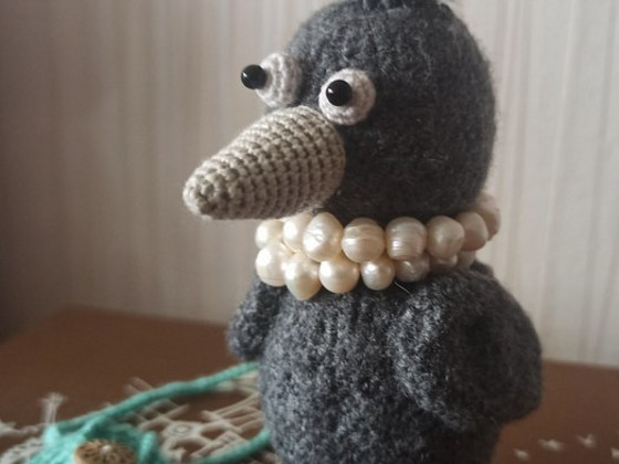 Ворона . Вязаная игрушка .